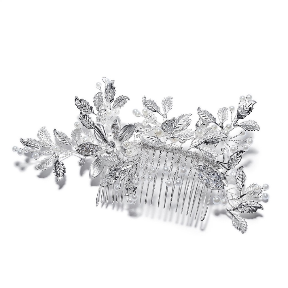 Crystal floral hair accessory comb